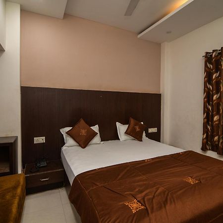 Shree Ram Hotel อุจเจน ภายนอก รูปภาพ