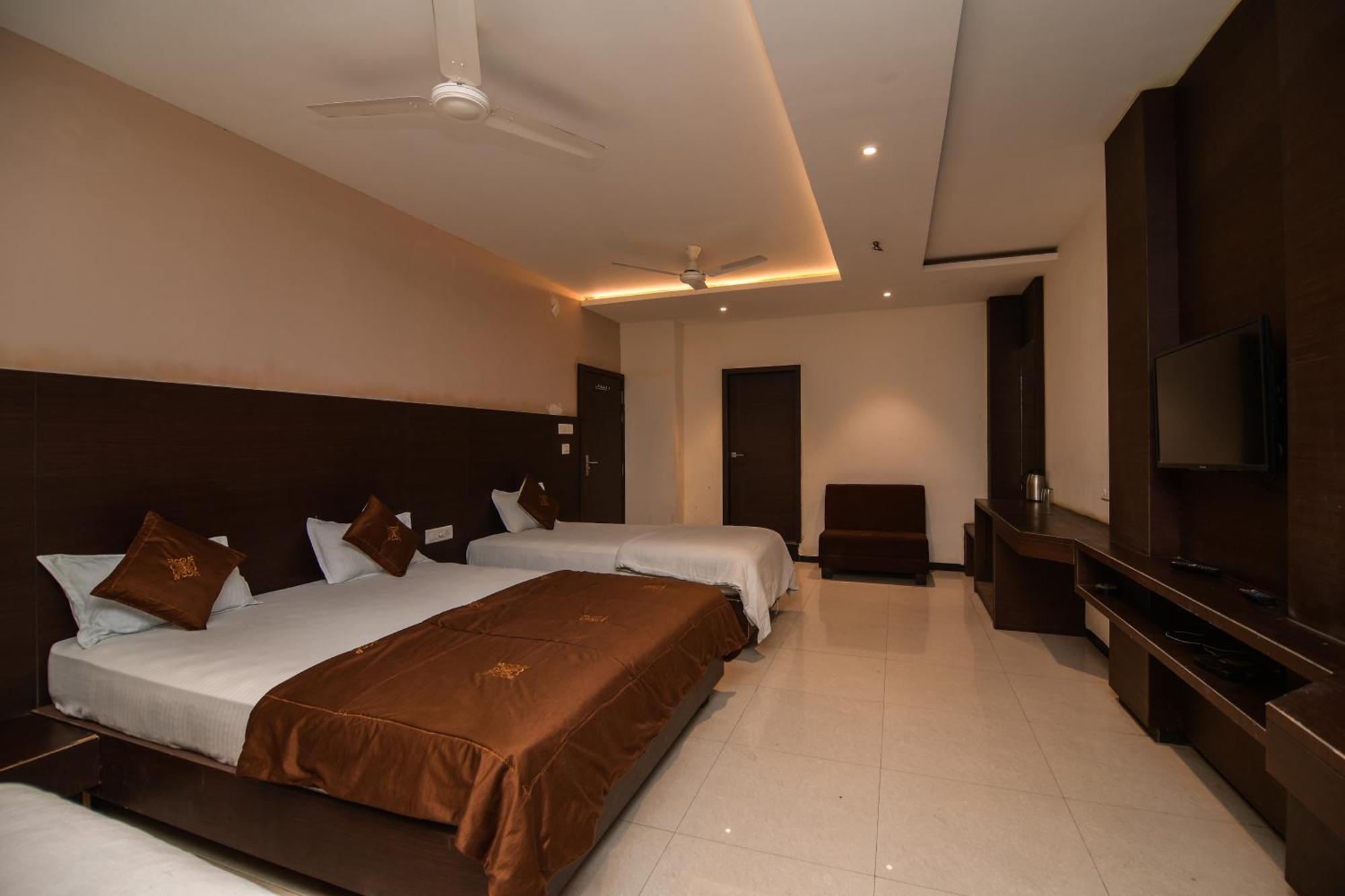 Shree Ram Hotel อุจเจน ภายนอก รูปภาพ