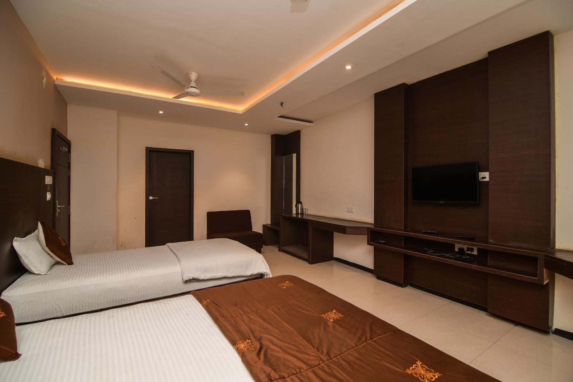 Shree Ram Hotel อุจเจน ภายนอก รูปภาพ