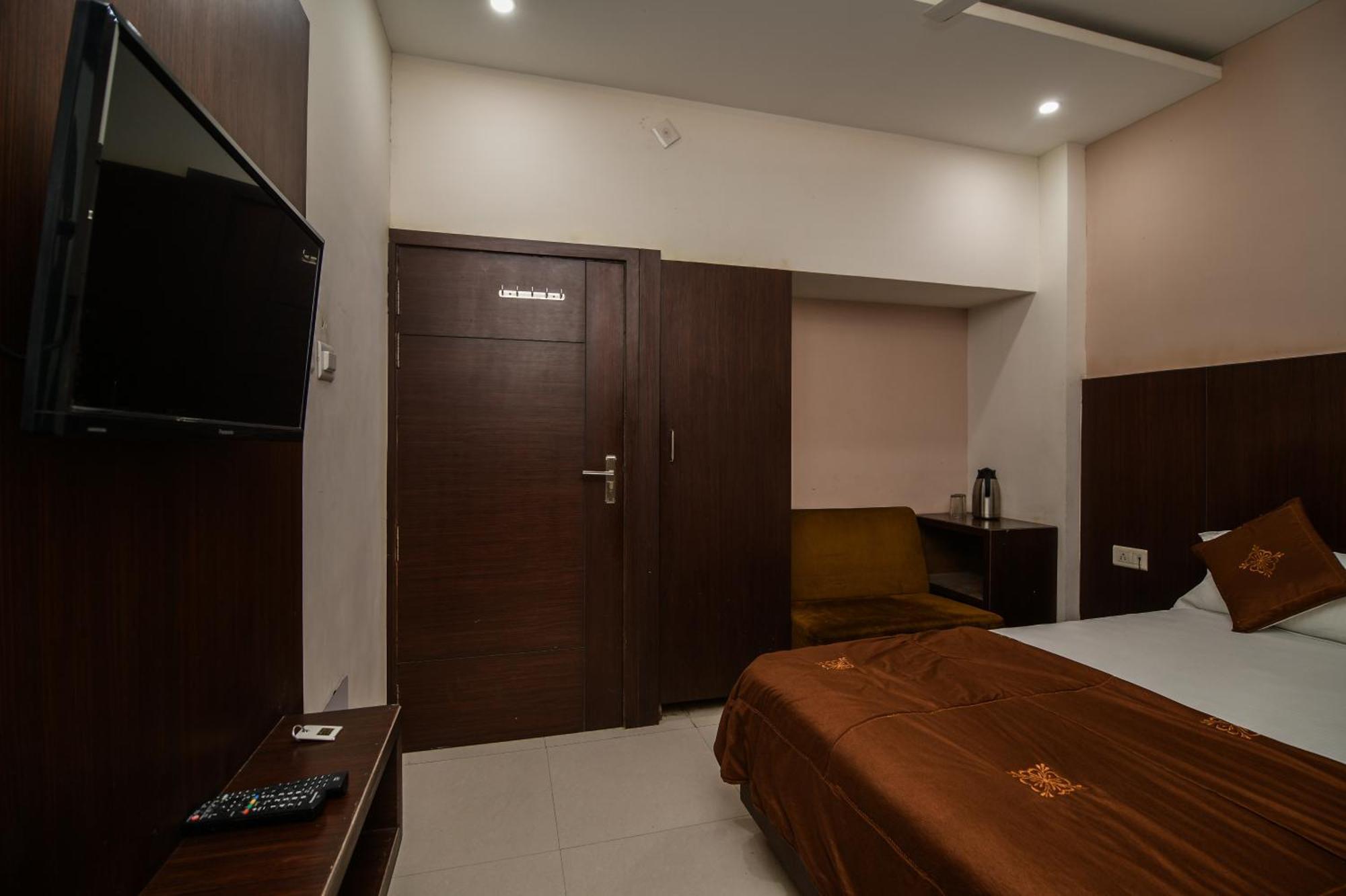 Shree Ram Hotel อุจเจน ภายนอก รูปภาพ