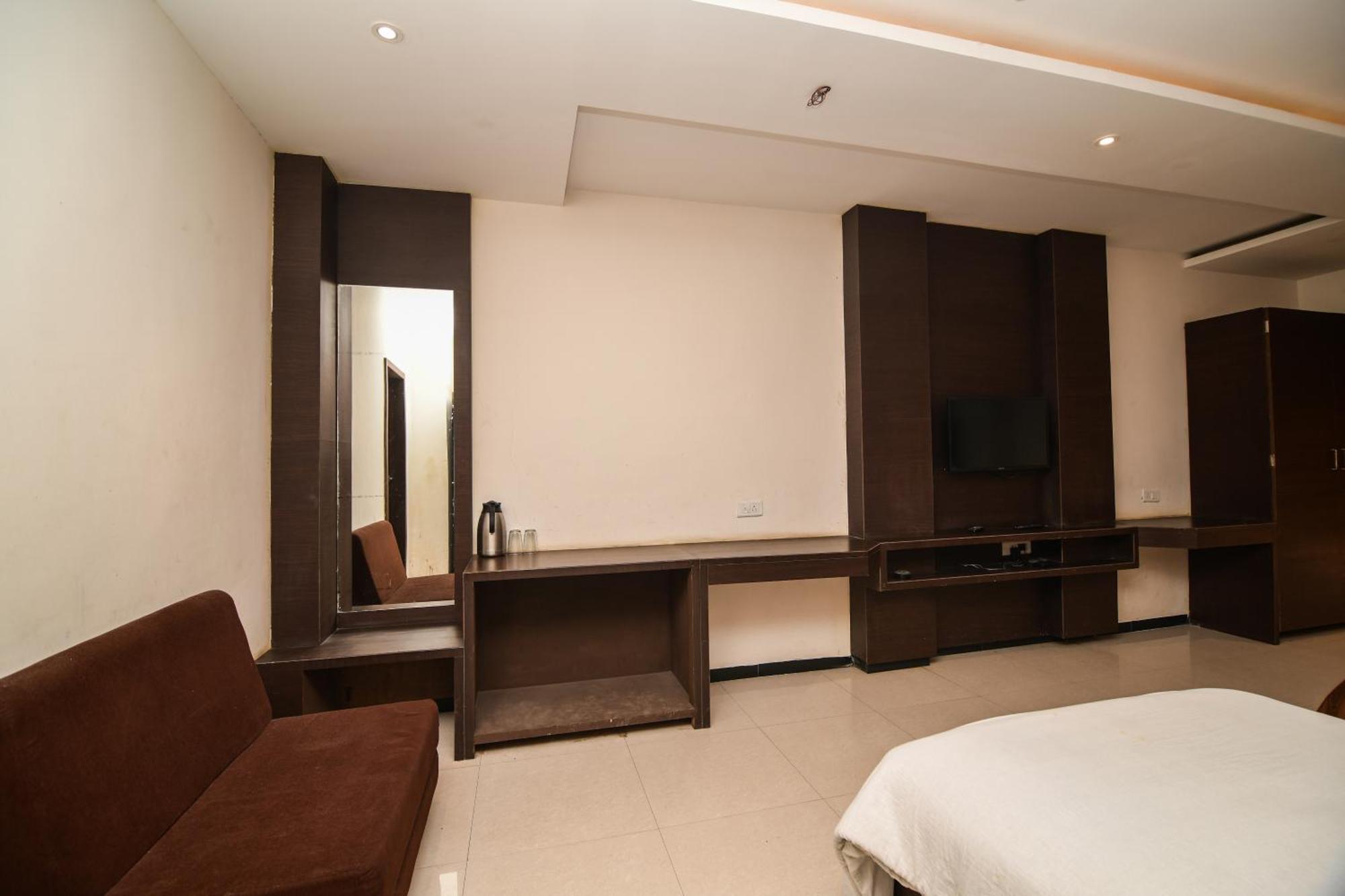 Shree Ram Hotel อุจเจน ภายนอก รูปภาพ