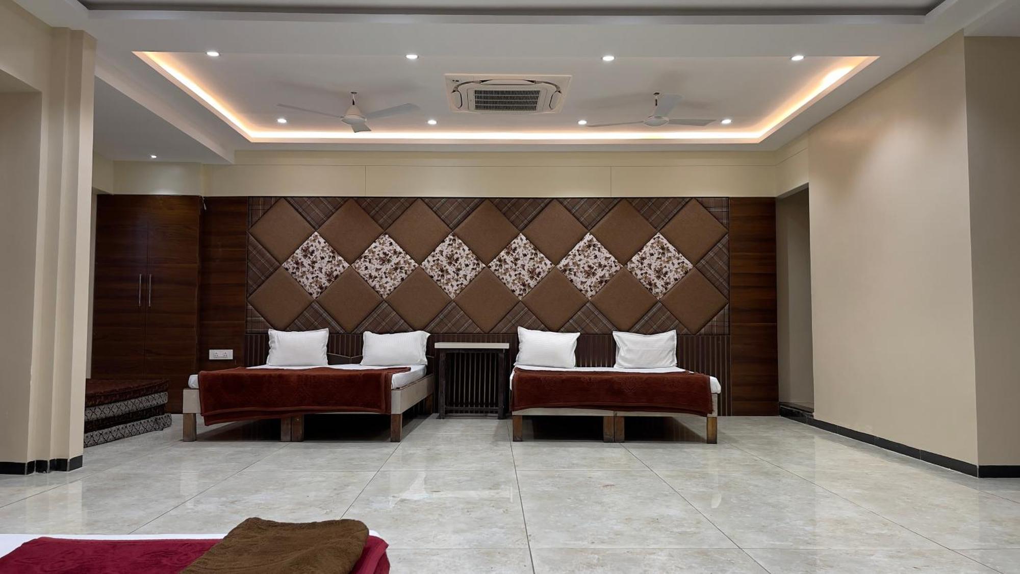 Shree Ram Hotel อุจเจน ภายนอก รูปภาพ