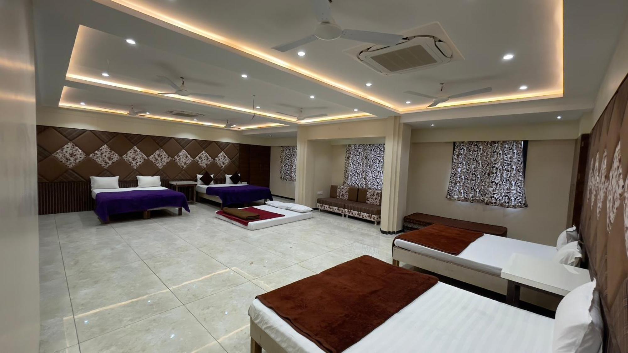 Shree Ram Hotel อุจเจน ภายนอก รูปภาพ
