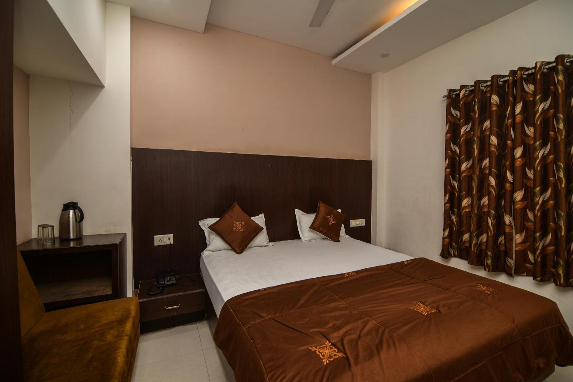 Shree Ram Hotel อุจเจน ภายนอก รูปภาพ